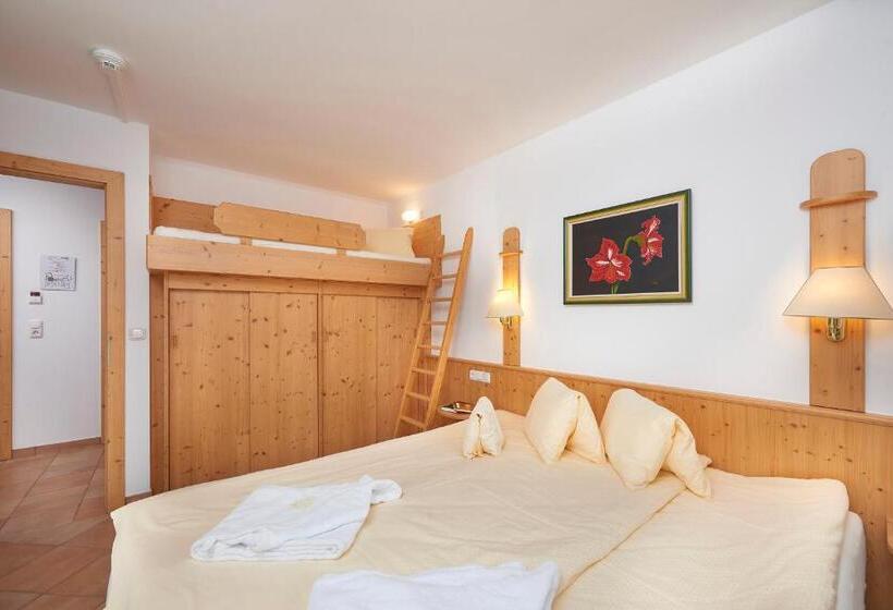 Апартаменты 2 Спальни с Балконом, Appartement Hotel Sonneck