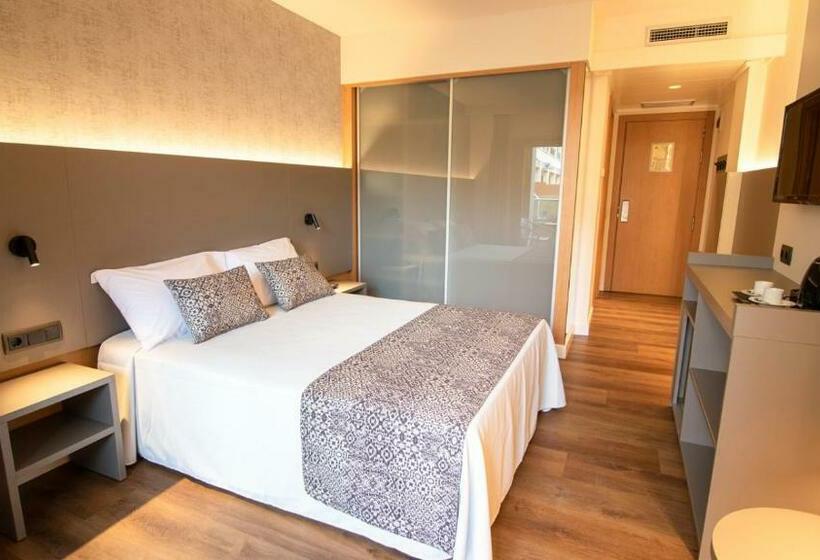 Номер Стандарт Вид на Бассейн, Golden Bahia De Tossa & Spa 4 Sup