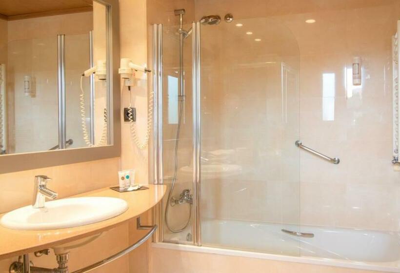 Трехместный Номер Стандарт Вид на Бассейн, Golden Bahia De Tossa & Spa 4 Sup