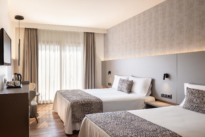 Номер Стандарт Трехместный, Golden Bahia De Tossa & Spa 4 Sup