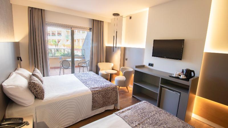 Номер Стандарт Вид на Бассейн, Golden Bahia De Tossa & Spa 4 Sup