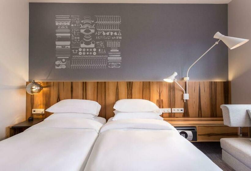 اتاق لوکس با چشم‌انداز, Hyatt Regency Paris Etoile