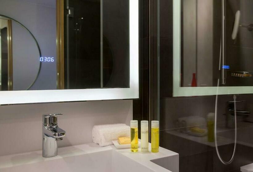 اتاق لوکس با چشم‌انداز, Hyatt Regency Paris Etoile