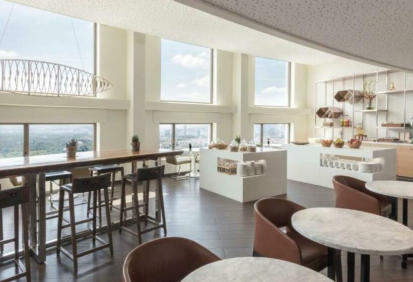 سوئیت با تخت بزرگ, Hyatt Regency Paris Etoile