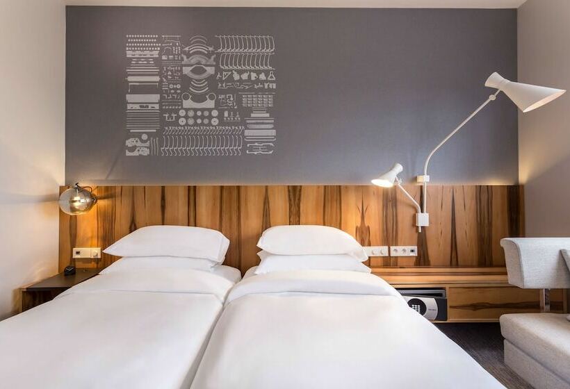 اتاق خانوادگی, Hyatt Regency Paris Etoile