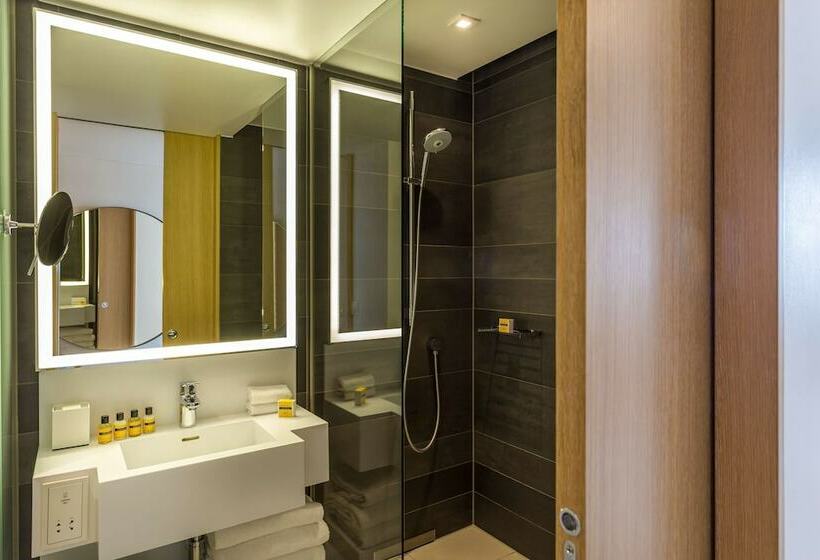 اتاق خانوادگی, Hyatt Regency Paris Etoile