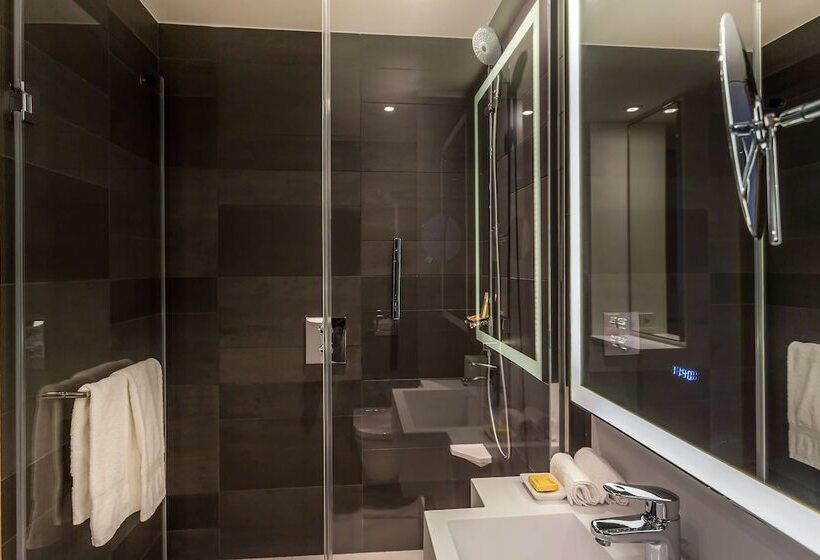 اتاق لوکس با چشم‌انداز, Hyatt Regency Paris Etoile