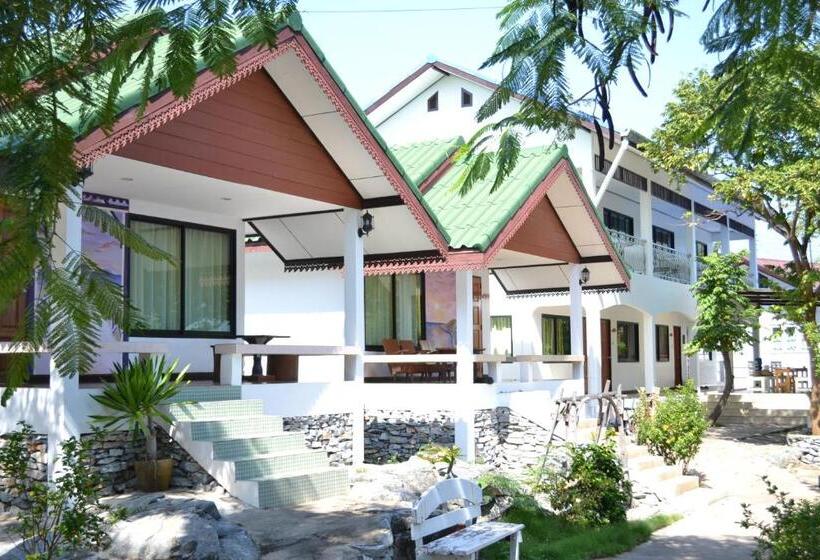 اتاق استاندارد چهار تخته, Benjaporn Bungalow