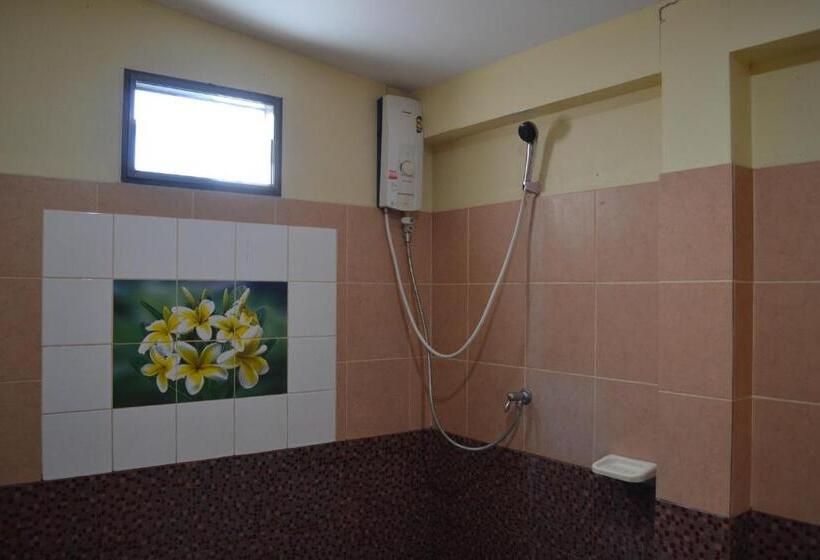 بنگله خانوادگی, Benjaporn Bungalow