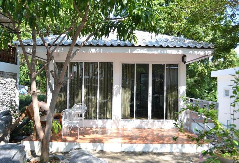 חדר סטנדרט לארבעה, Benjaporn Bungalow