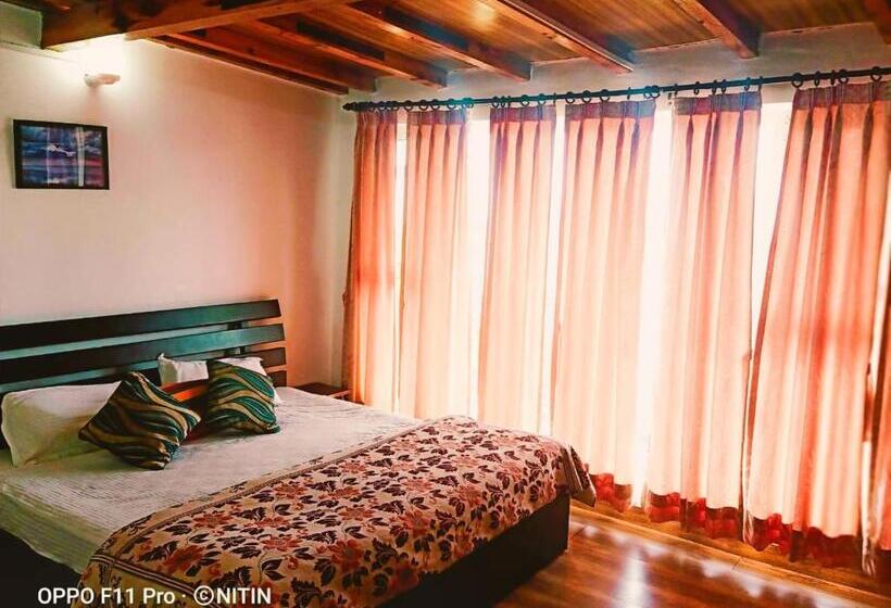 Номер Deluxe с Балконом, Jaishnavi Homestay  Mukteshwar