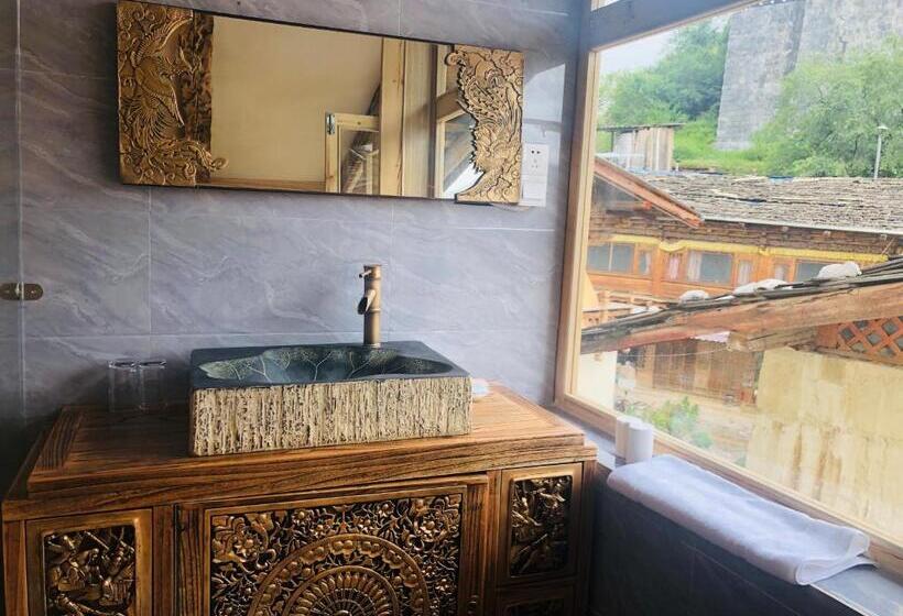 Номер Стандарт, Shangri La Xiangye Listen To The Rain