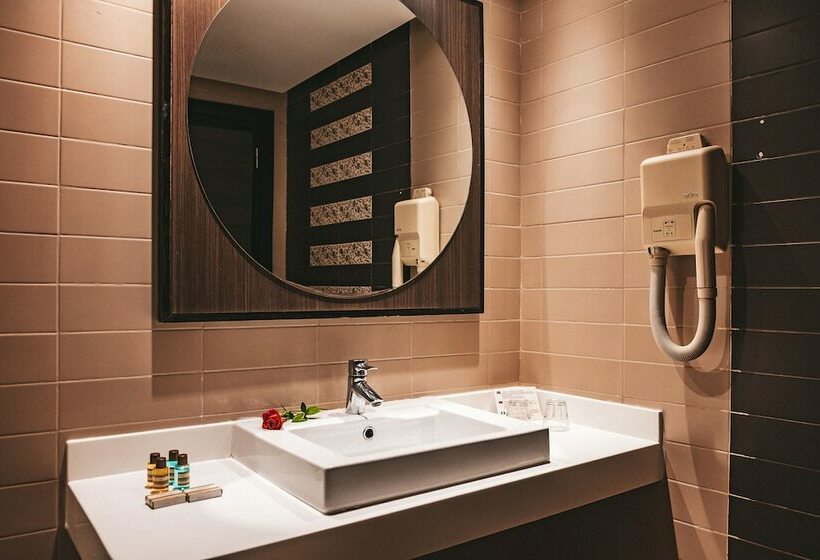 اتاق استاندارد چهار تخته با چشم‌انداز دریا, Rosa Beach Thalasso and Spa
