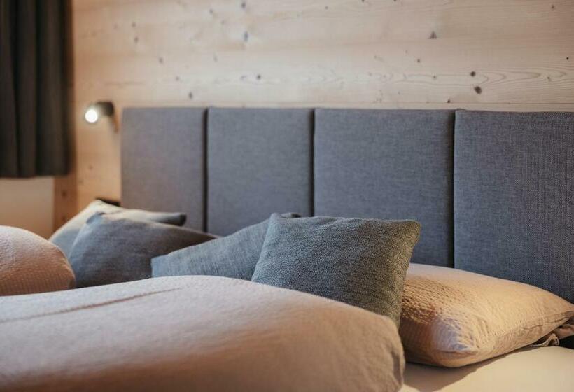 Номер Стандарт с Балконом, Berghotel Sanví