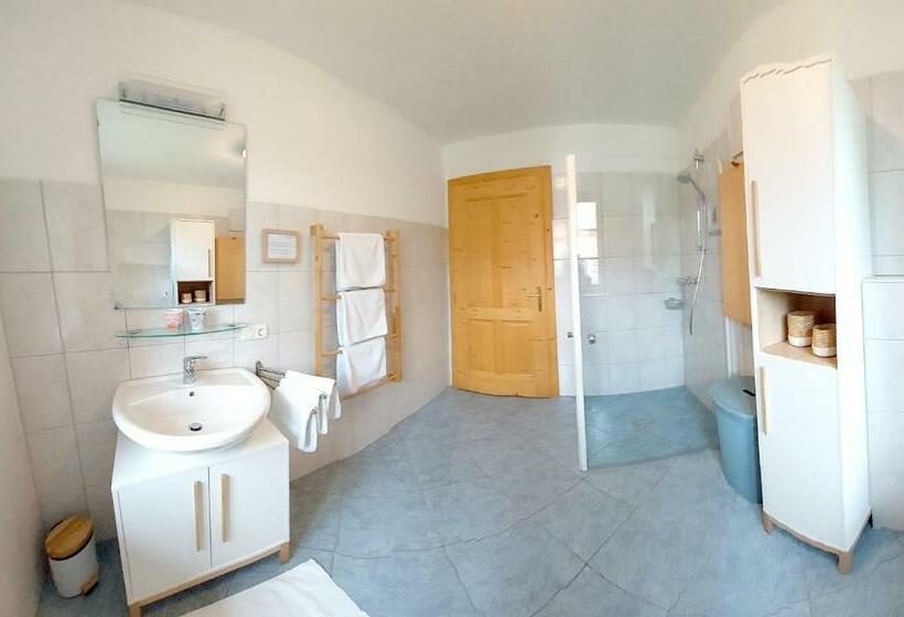 Апартаменты 2 Спальни, Weslhof