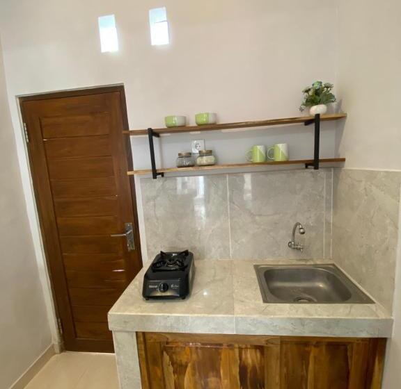 스탠다드 스튜디오, Lagriya Guest House