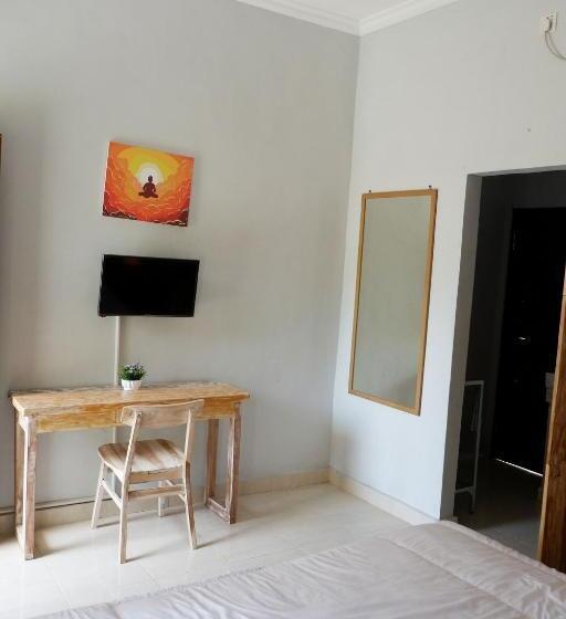 스탠다드 스튜디오, Lagriya Guest House