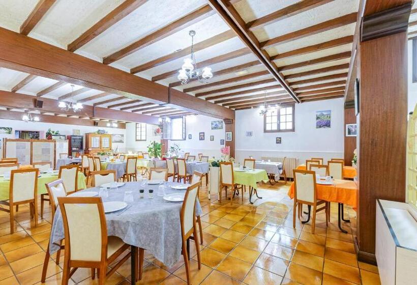 Номер Стандарт, Logis Hôtel De France