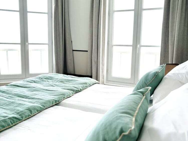 Номер Стандарт, Hôtel De La Marine