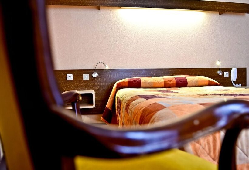 Номер Стандарт, Logis Hôtel De France