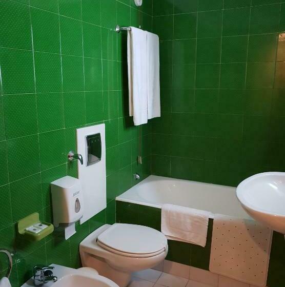 Habitació Triple Estàndard, Luso Brasileiro