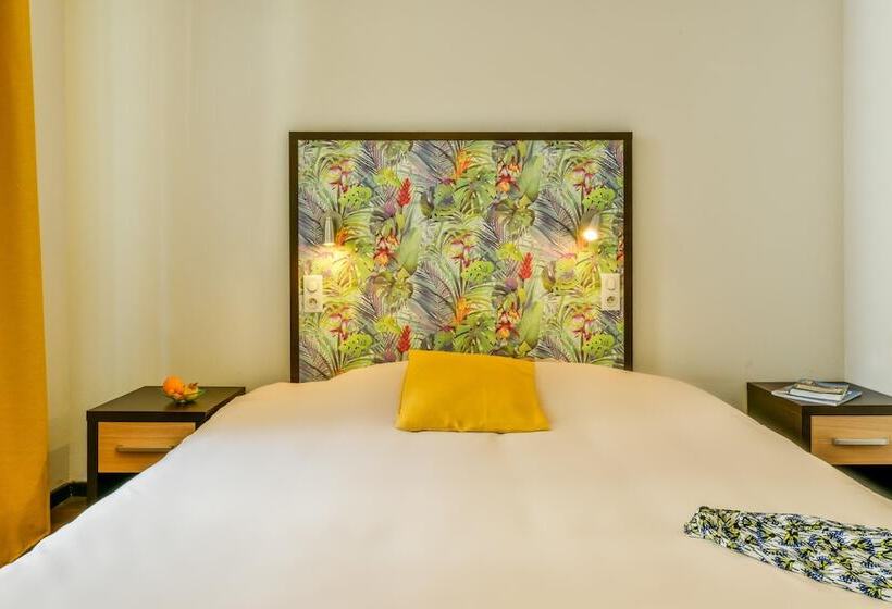 Номер Стандарт, Logis Hôtel Le Commerce