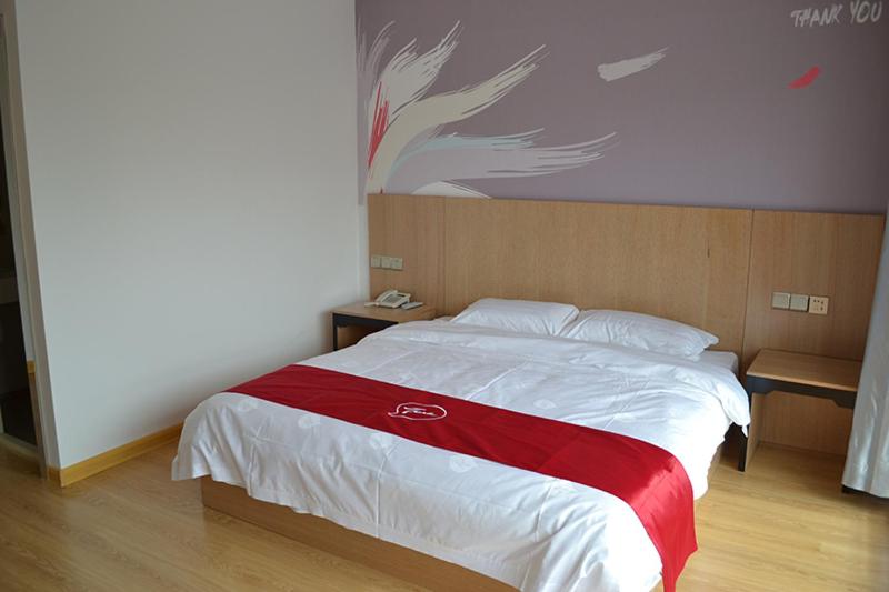 Номер Superior, Thank Inn Chain Hotel Zhangjiakou Zhangbei County Tianbao New City