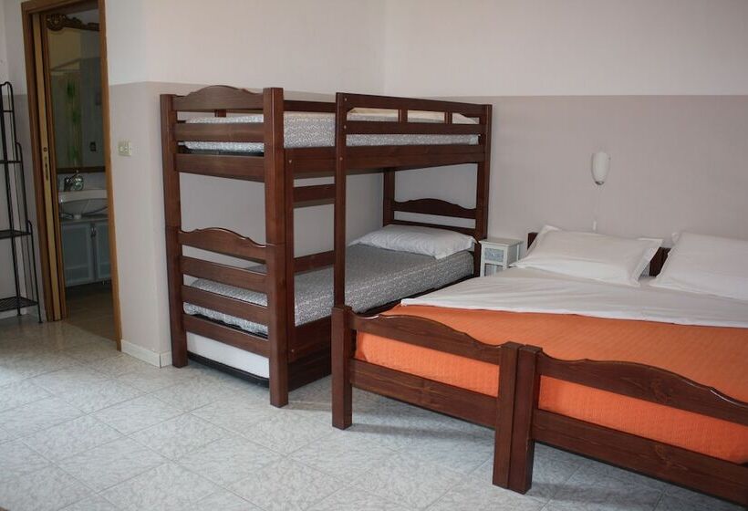 اتاق استاندارد سه نفره, Albergo Avalon