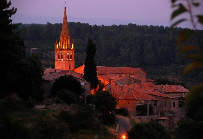 Хижина, Auberge De La Tour De Brison