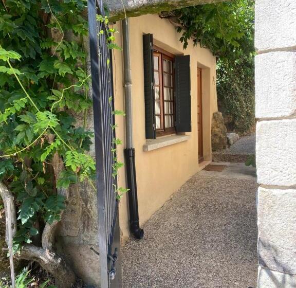Номер Basic, Auberge De La Tour De Brison