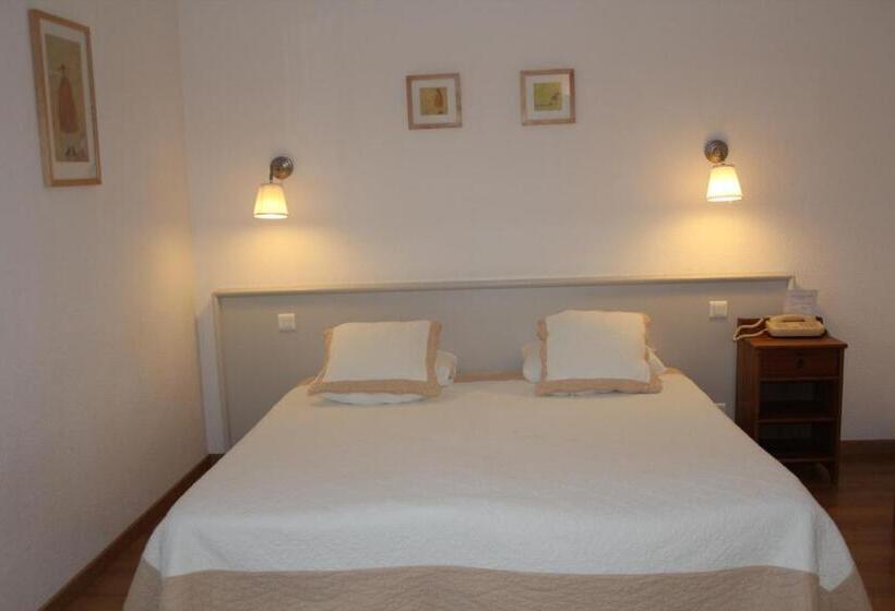 Номер Стандарт, Hôtel Le Clos Des Pins