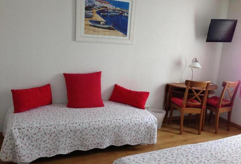 Номер Стандарт Трехместный, Hôtel Le Clos Des Pins