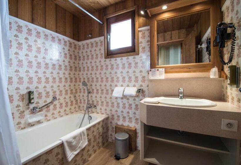 اتاق استاندارد چهارنفره با بالکن, Le Relais Du Petit Saint Bernard
