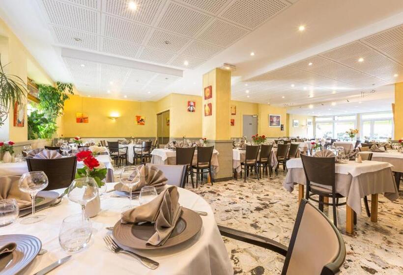 Номер Стандарт Вид на Сад, Logis Spa Hotel Restaurant De La Poste