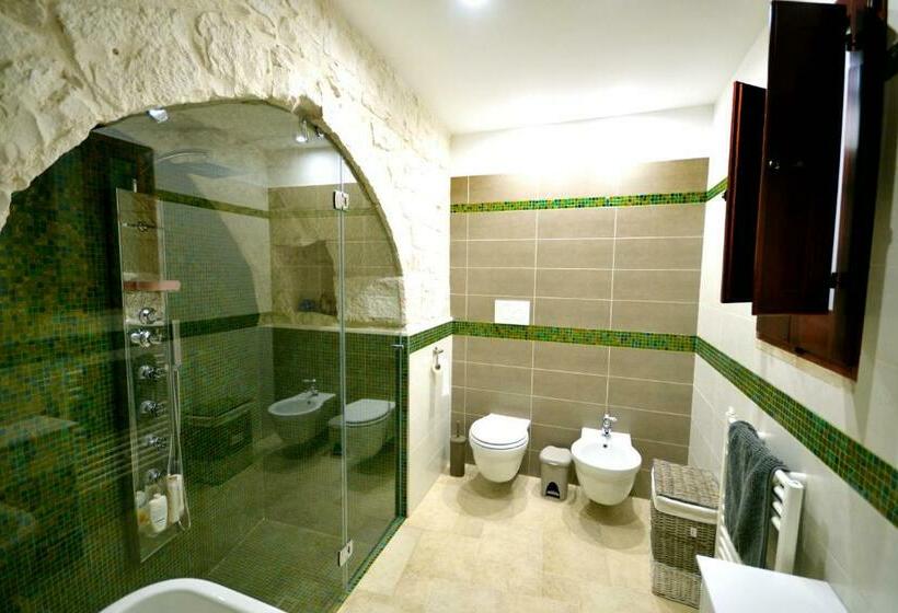 اتاق سوپریور با تخت بزرگ, Trulli Petra Chiara