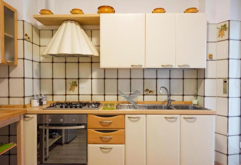اتاق استاندارد با سرویس بهداشتی مشترک, Snowake House