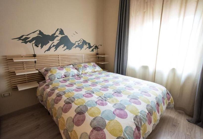 اتاق استاندارد با سرویس بهداشتی مشترک, Snowake House