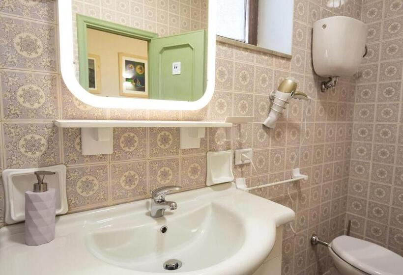 Standard room with outdoor bath, Snowake House