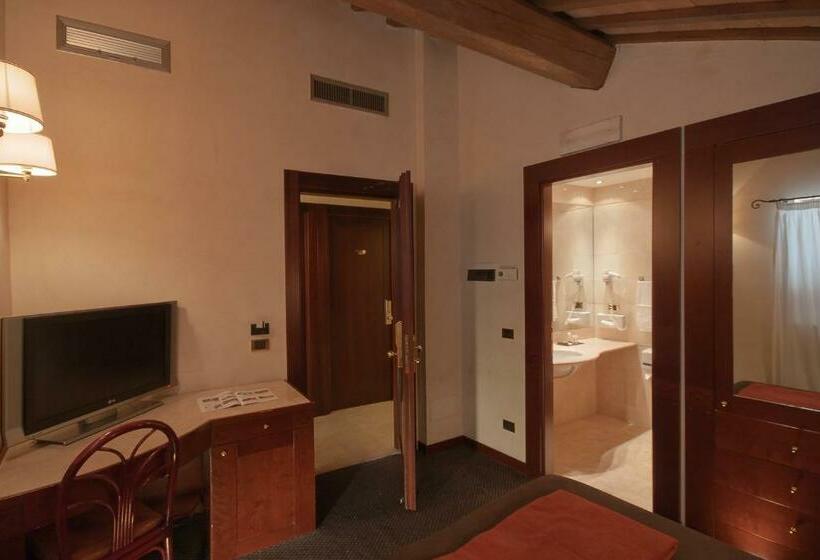 Habitación Superior, Accademia