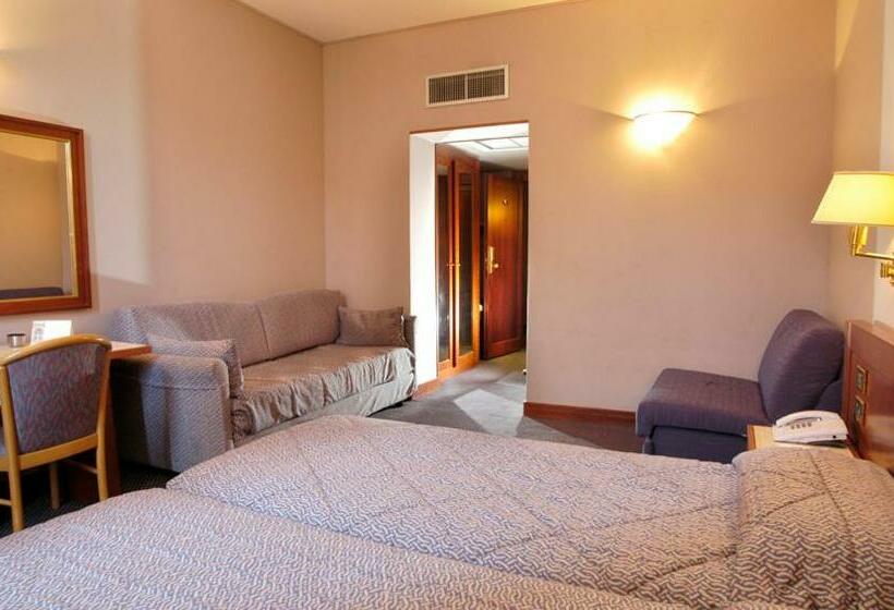 Habitación Triple Estándar, Accademia