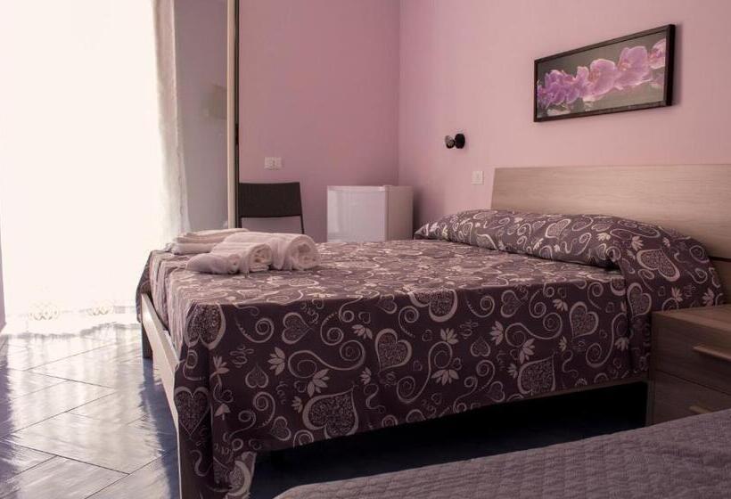 اتاق استاندارد سه تخته با بالکن, B&b Da Noemi