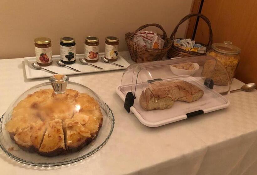اتاق استاندارد چهار تخته, Villa Carolea