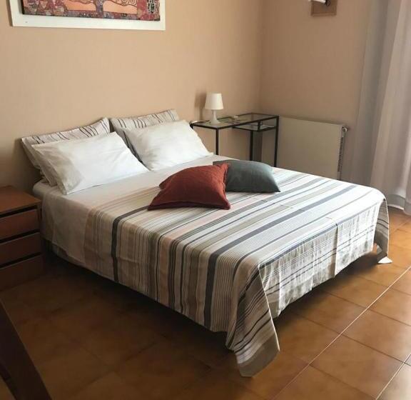 اتاق استاندارد چهار تخته, Villa Carolea