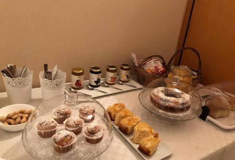 اتاق استاندارد چهار تخته, Villa Carolea