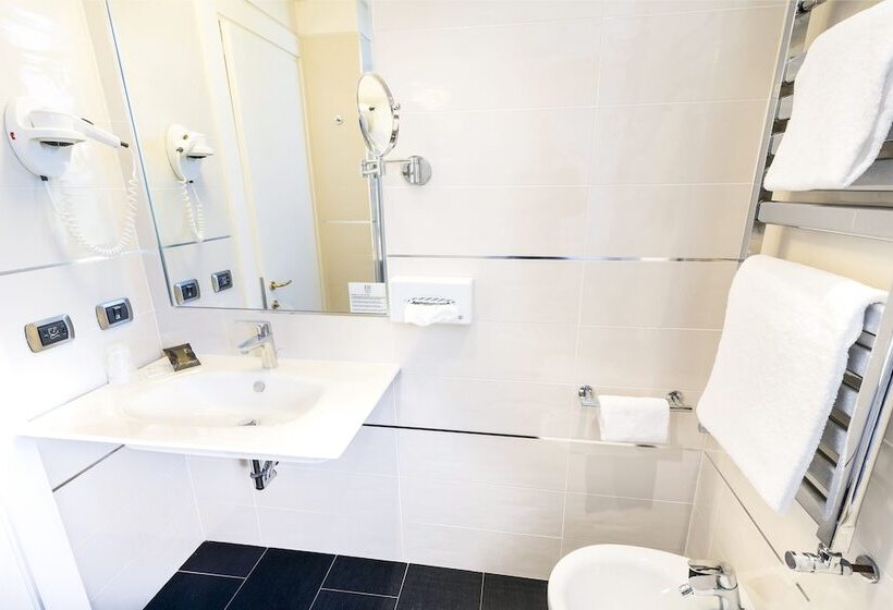 اتاق استاندارد یک نفره, Fh55 Grand Hotel Mediterraneo