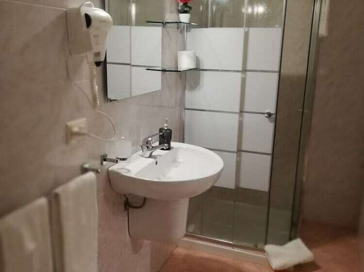 标准间, Mirage B&b