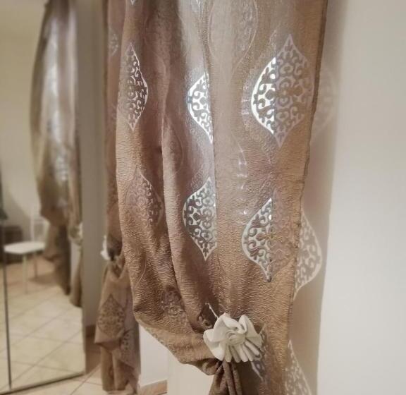 标准间, Mirage B&b