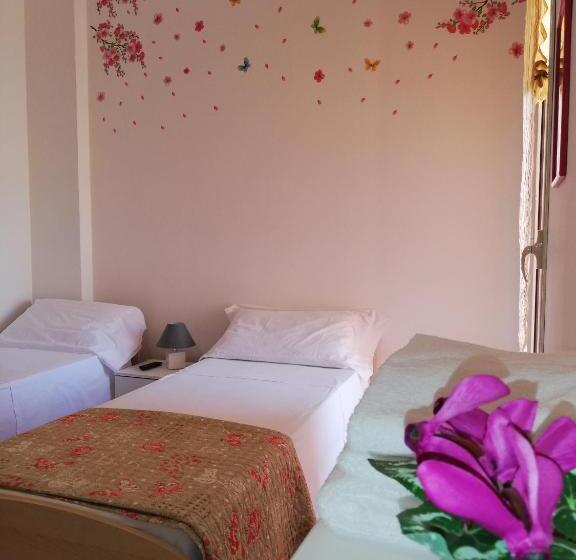 Четырехместный Номер Стандарт, Mirage B&b