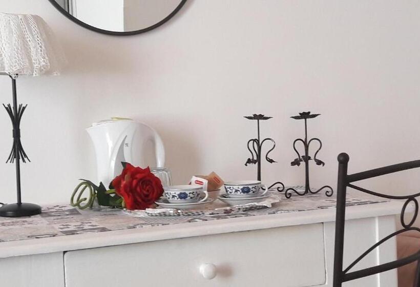 Четырехместный Номер Стандарт с Балконом, Suliscenti Dimora Siciliana B&b