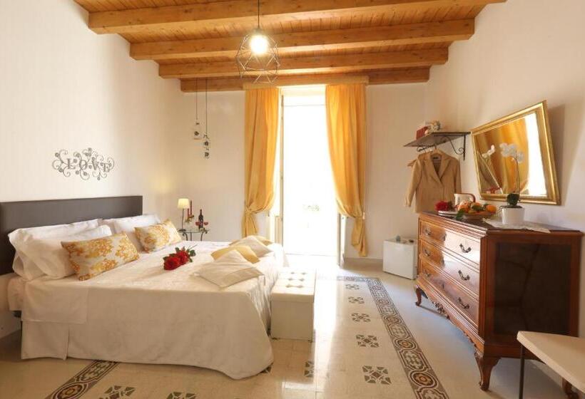 Трехместный Номер Стандарт с Балконом, Suliscenti Dimora Siciliana B&b